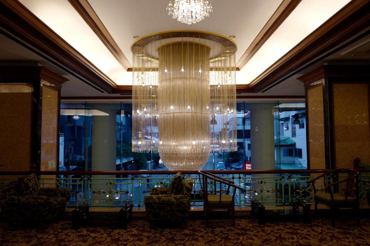 Town In Town Hotel Bangkok Exterior photo