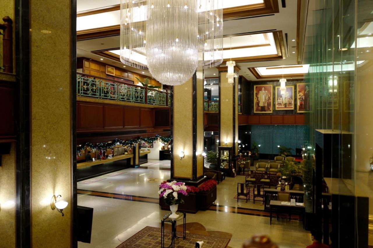 Town In Town Hotel Bangkok Exterior photo